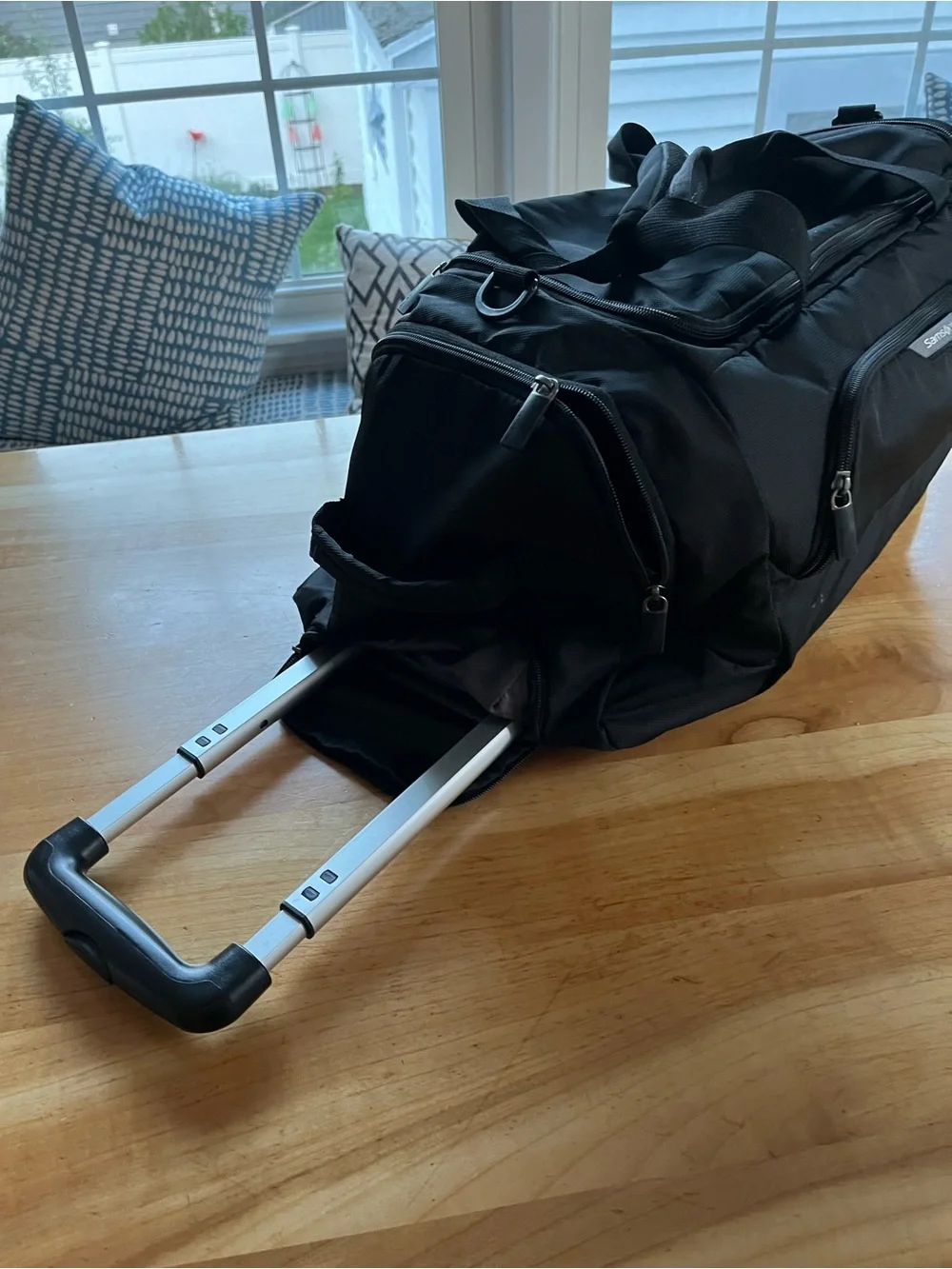 Samsonite Black Weekend Wheeled Suitcase Duffel with Front Pockets